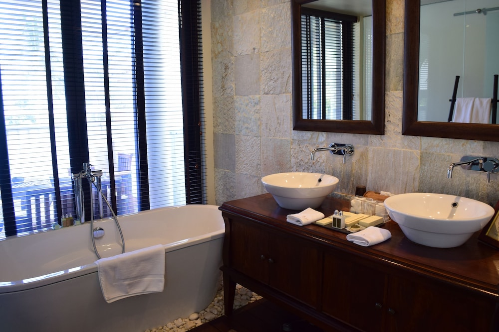 Dhevatara Beach Hotel And Spa 9/36