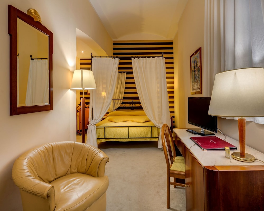 Roma Hotel 67/89