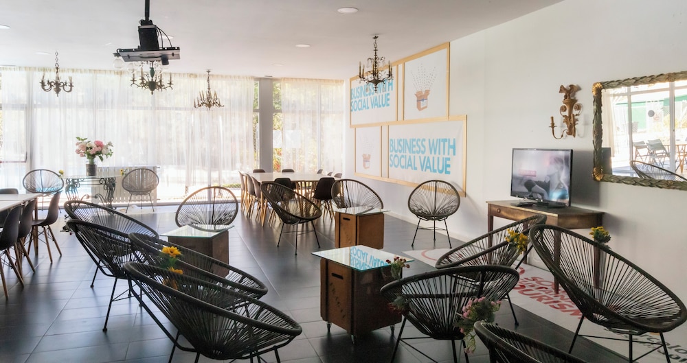 Inout Hostel 30/50