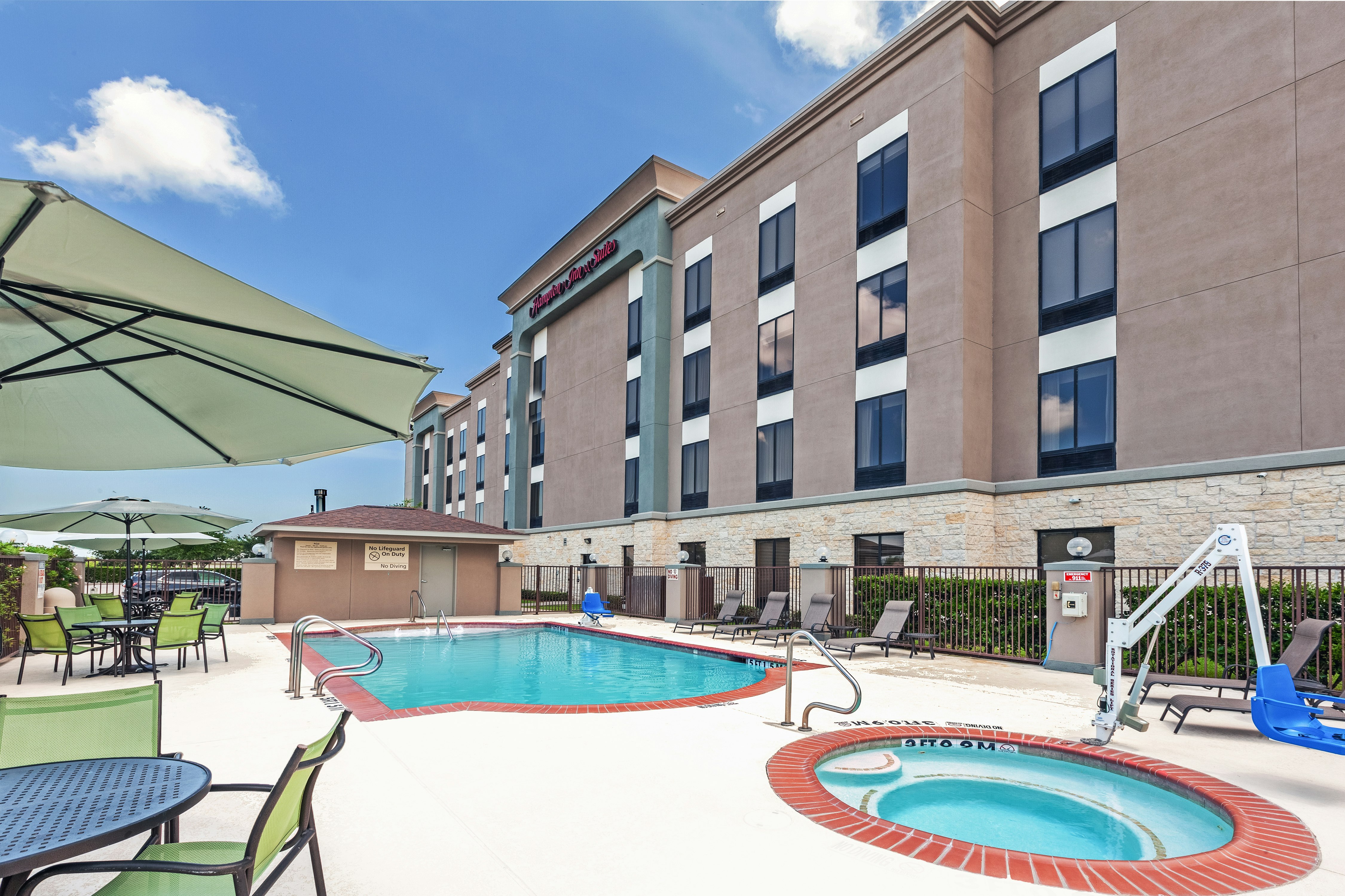 Hampton Inn and Suites Houston-League City 3/16
