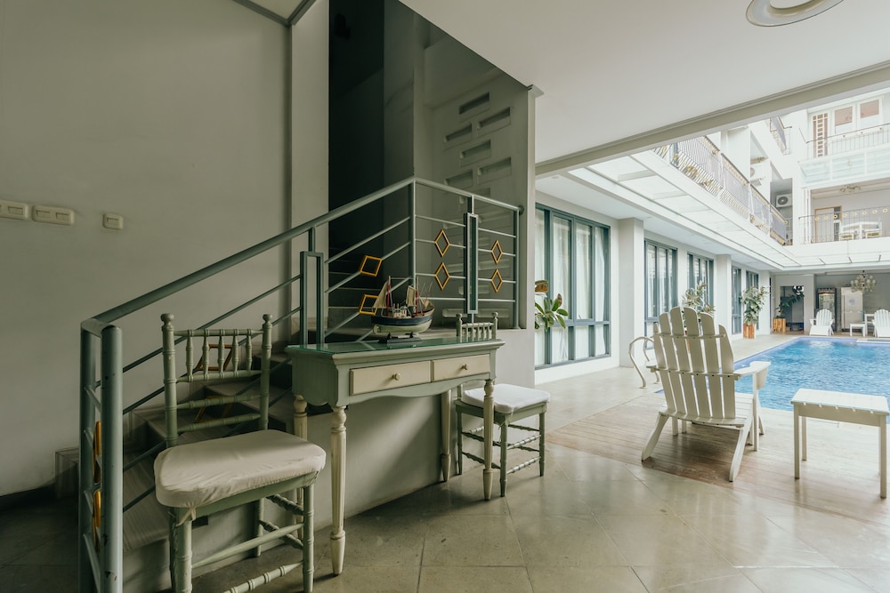 Urbanest Inn House TB Simatupang 60/72