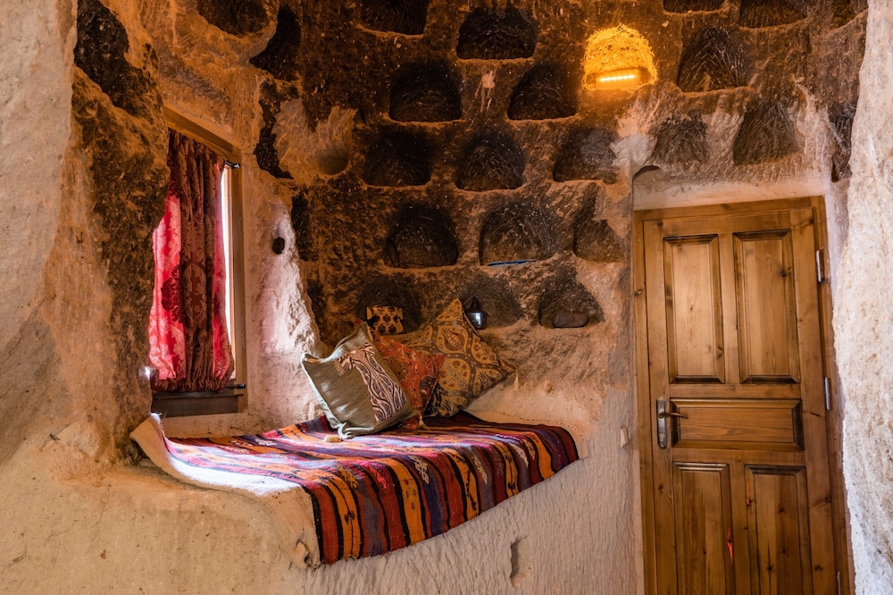 Amber Cave Suites 39/76