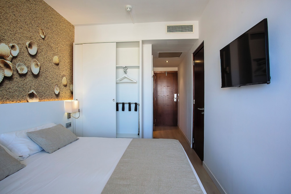 STANDARD, 3 BEDS, BALCONY