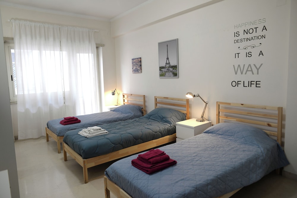 Room-emilio Home Triple Room in our Cozy 15/35