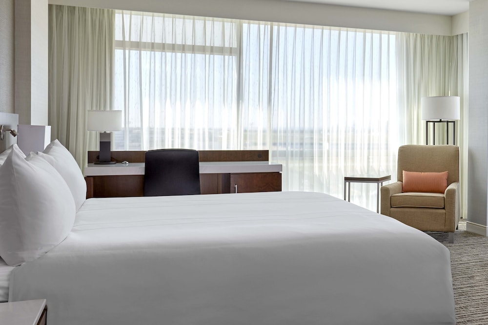 CALGARY AIRPORT MARRIOTT IN-TERMINAL HOTEL 8/33