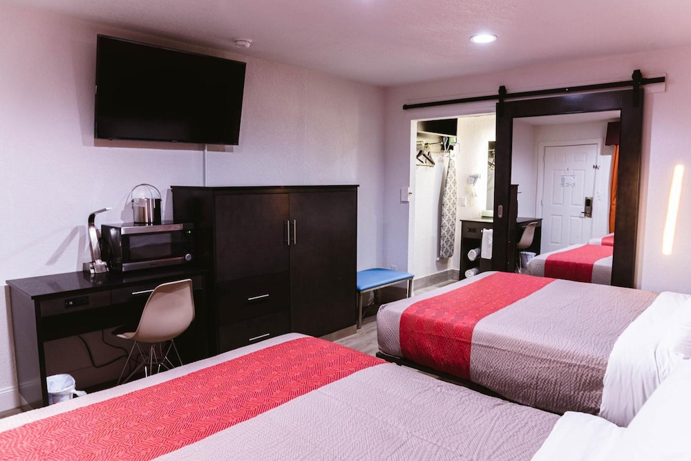 Motel6 Bellville, OH - Mid-Ohio 24/49