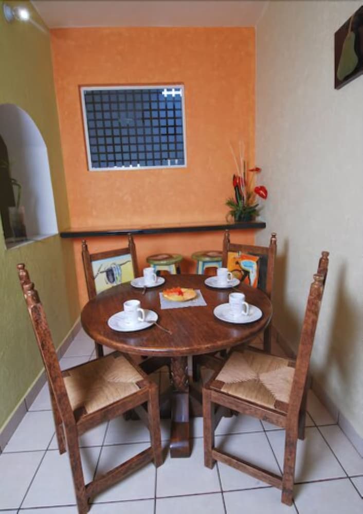 Galeria Hotel And Suites 55/67