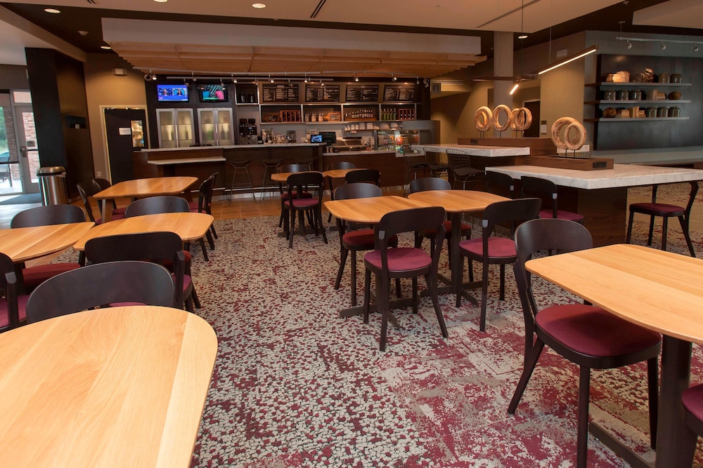 Courtyard by Marriott Houston City Place 35/50