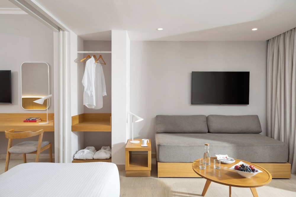 Roda Beach Resort & Spa 36/49