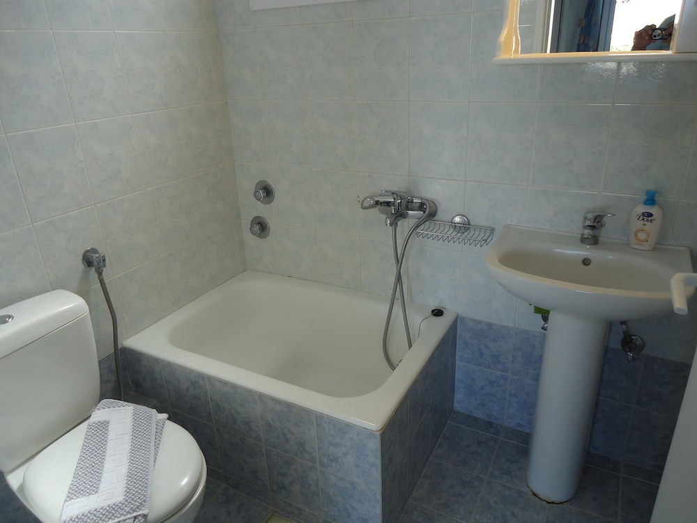 APARTMENT, DOUBLE AND TWIN BEDS
