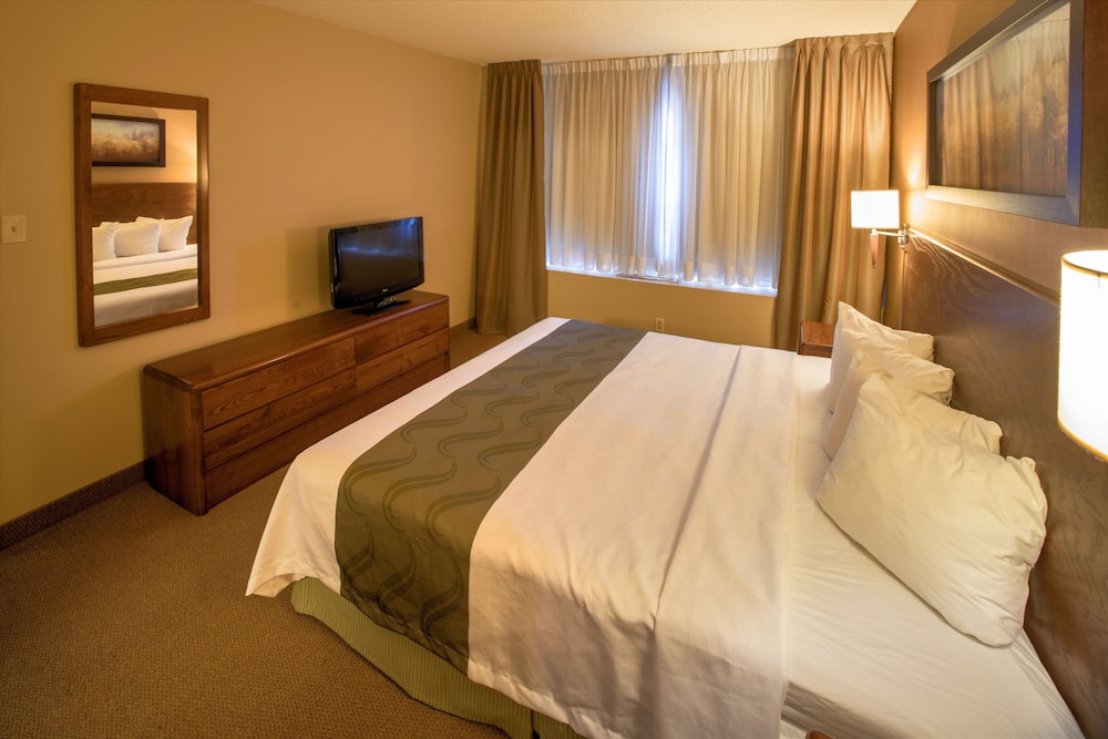 Quality Inn & Suites P.E. Trudeau Airport 5/26