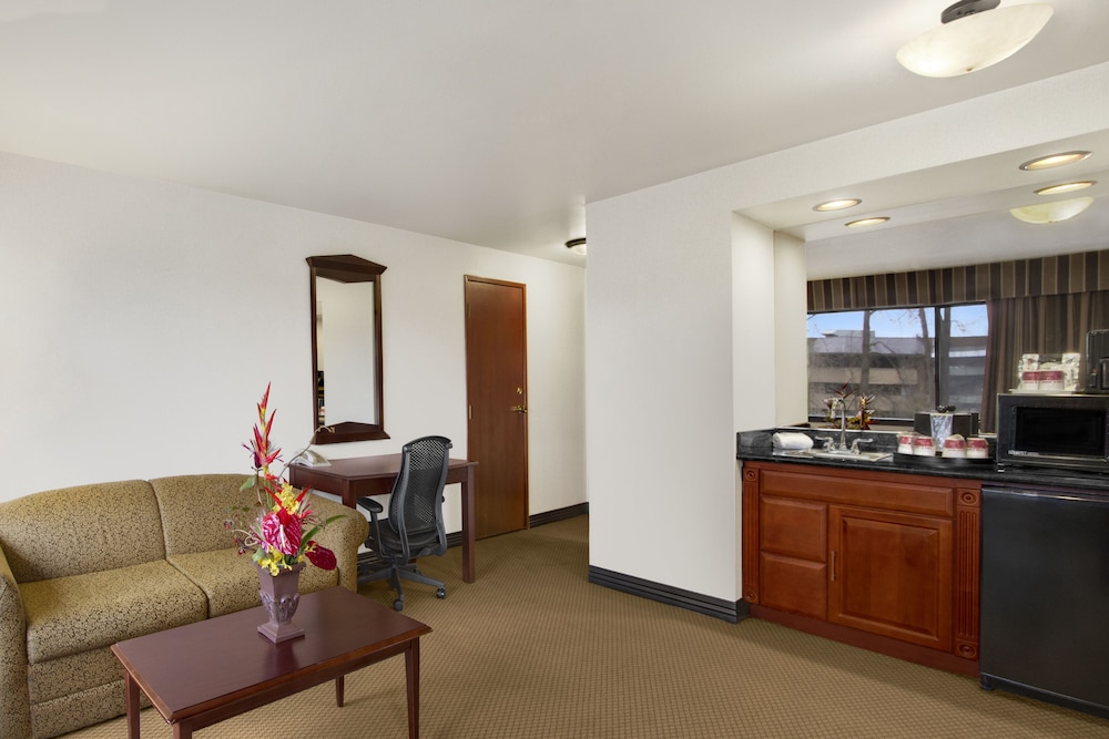 Ramada by Wyndham Tukwila Southcenter 15/30