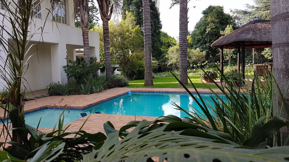 Six Valk Avenue Self Catering Guest House 34/50