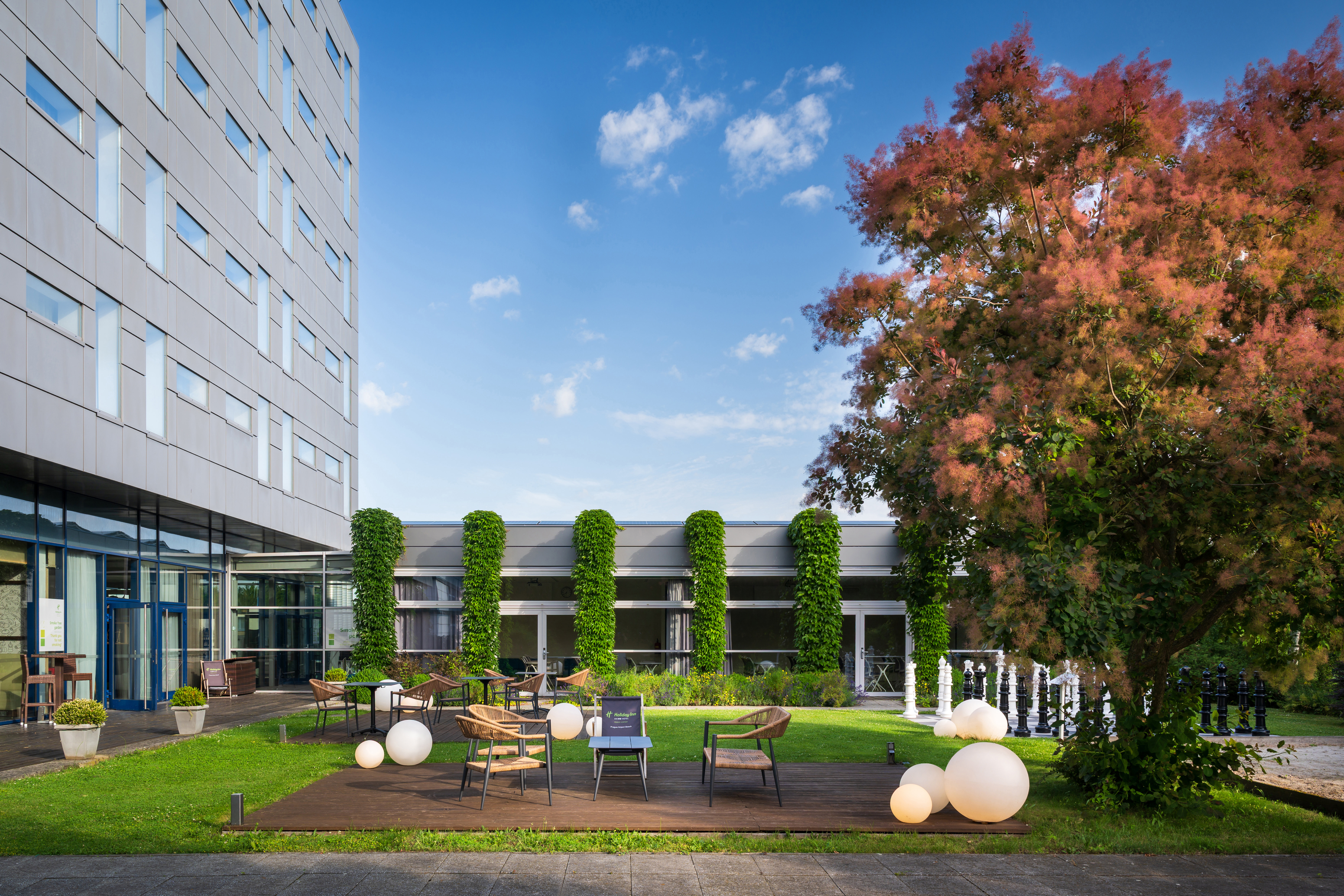 HOLIDAY INN PRAGUE AIRPORT 75/76