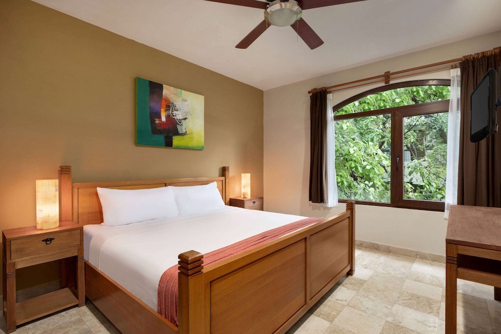 2 BEDROOMS, SUITE