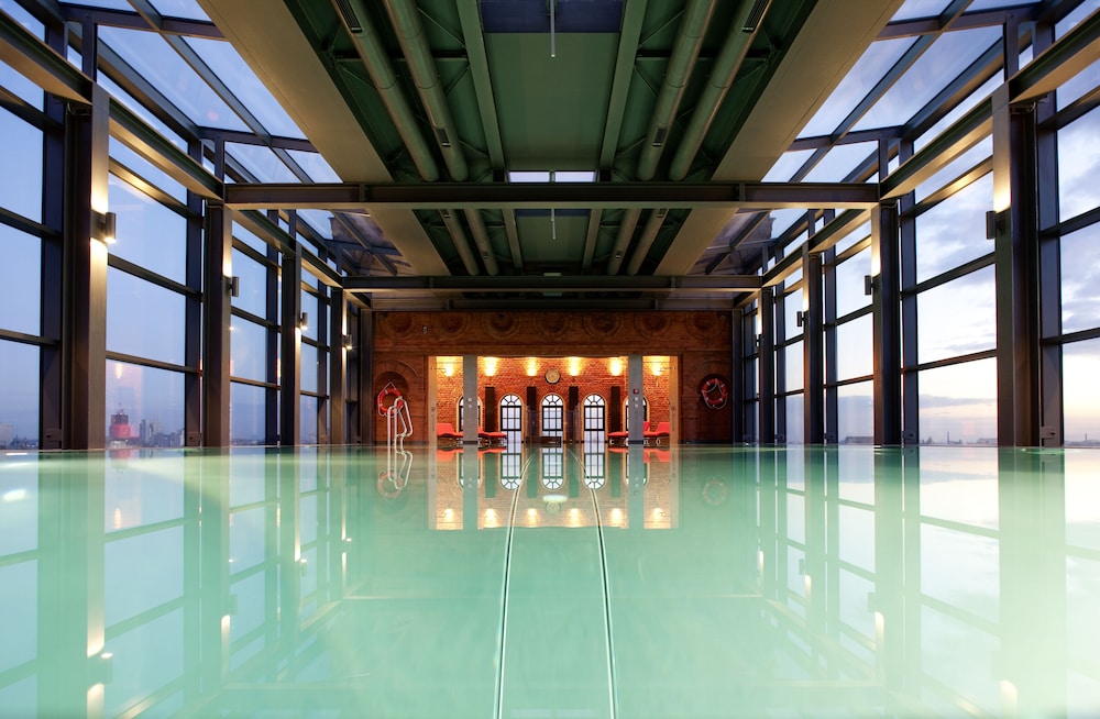 swimming pool spa