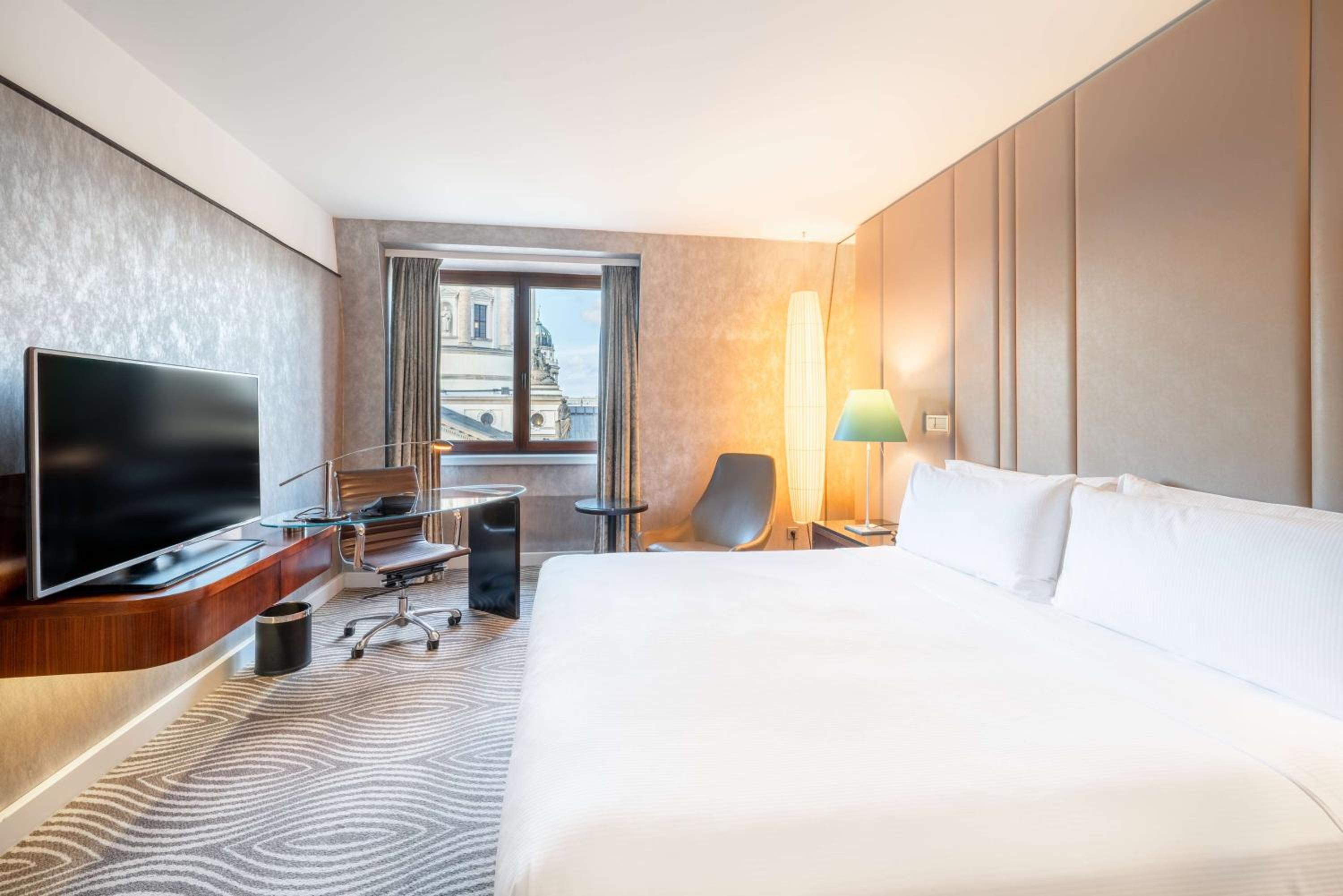 Room, King Bed, Dome View