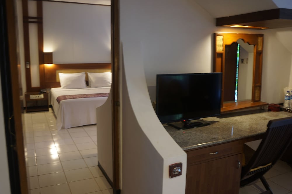 Puri Naga Beachfront Cottages 37/65