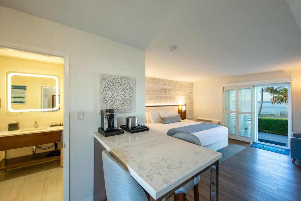 SeaCrest Oceanfront Hotel 33/70