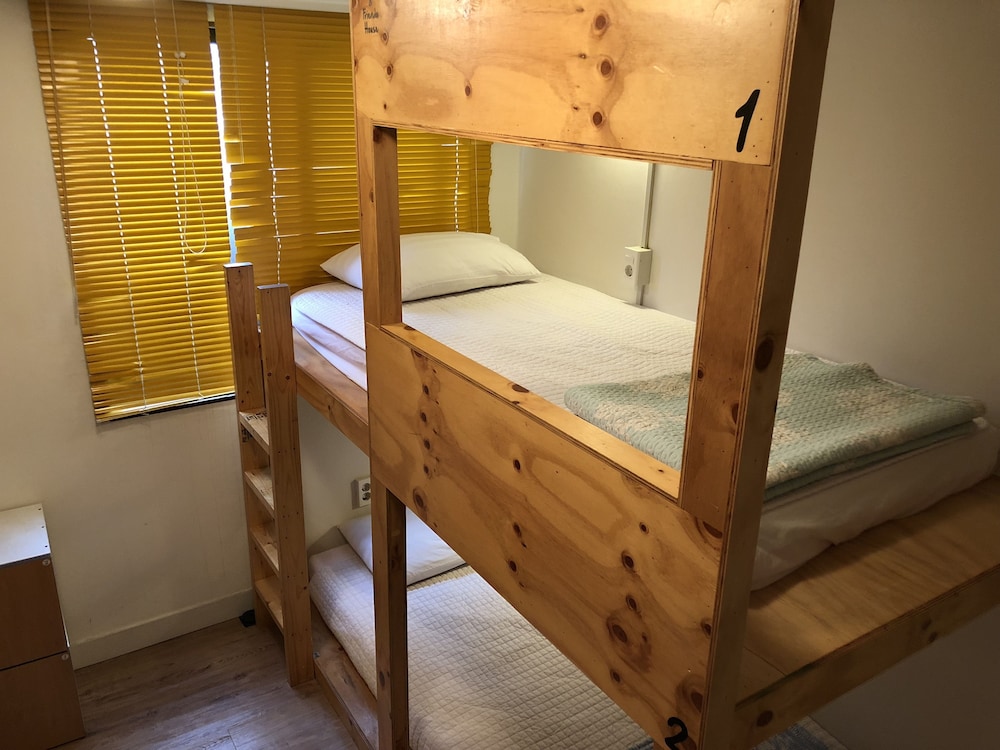 High Street Guest House 50/50