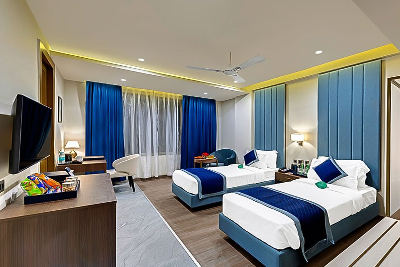 Click Collection Grand Gateway Varanasi 12/19