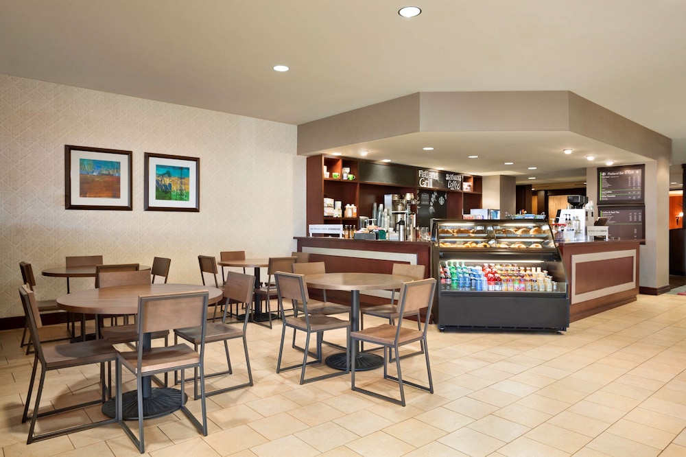 DoubleTree by Hilton Hotel Dallas DFW Airport North 39/53