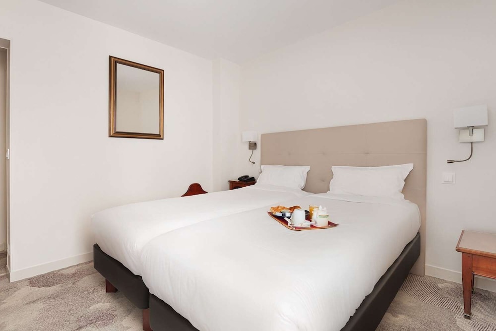 Hotel Courcelles Mederic 8/39
