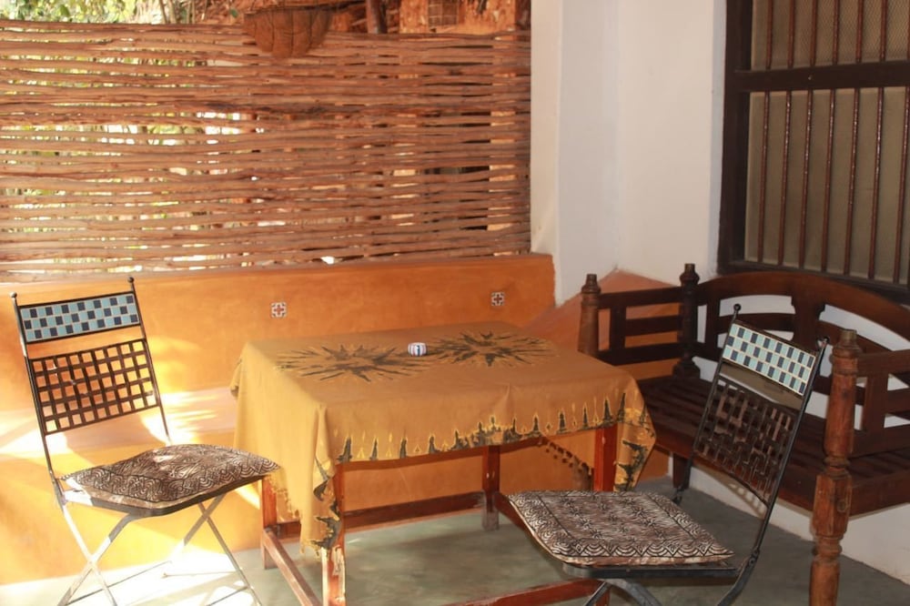 Casa Umoja Guesthouse 30/50
