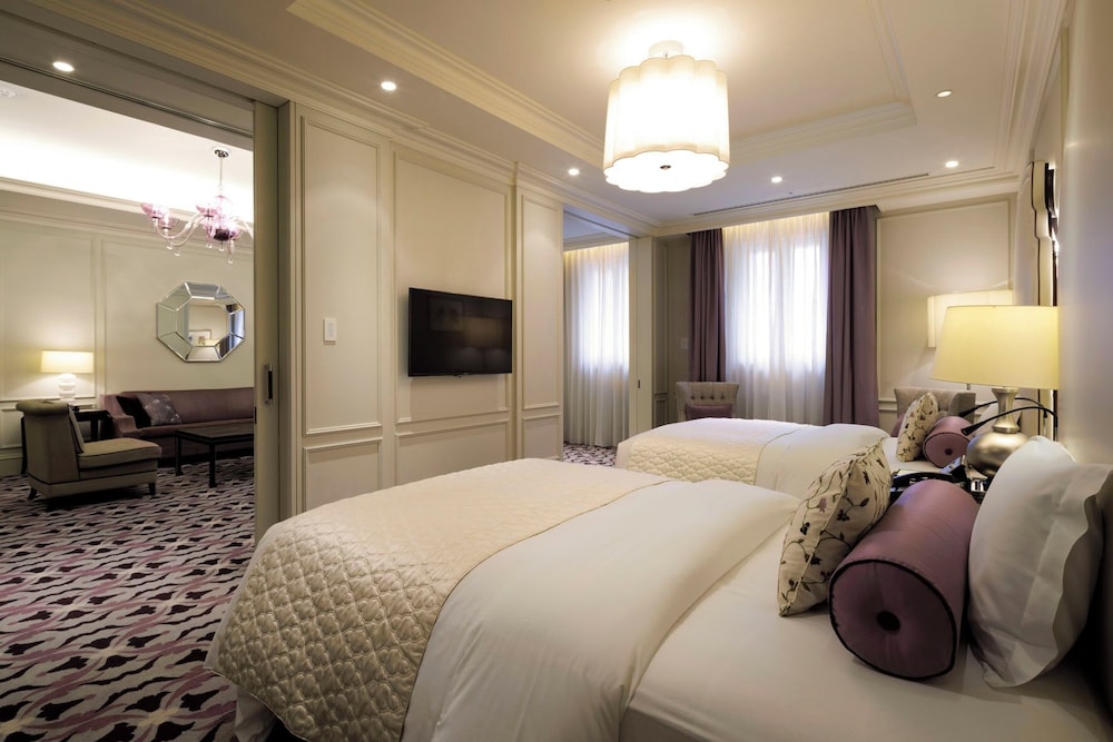 Ambassador, Suite, 2 Double Beds