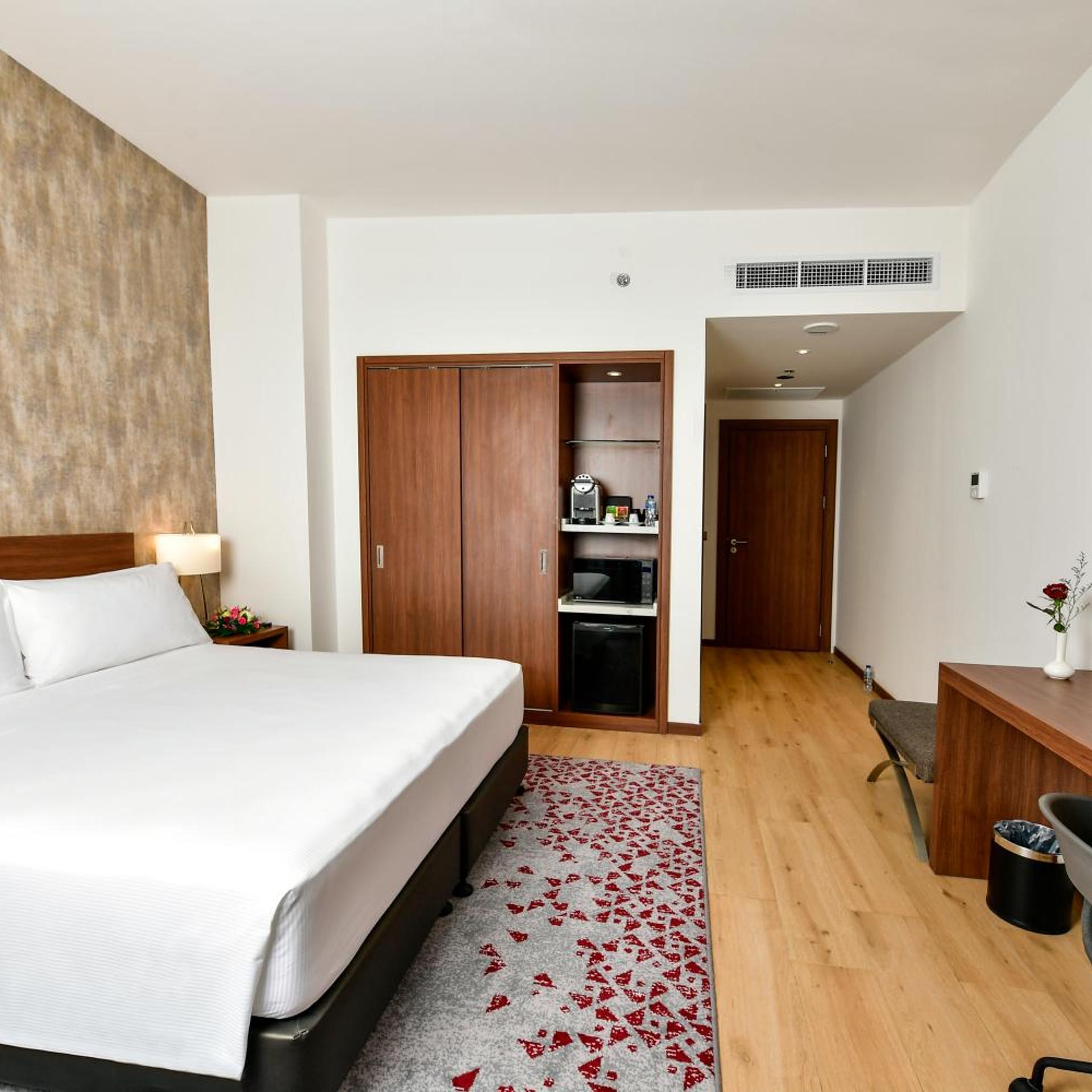 Efficiency, Superior, Suite, King Bed