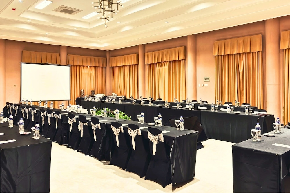 Grand Cempaka Resort Hotel Powered by Archipelago 38/49
