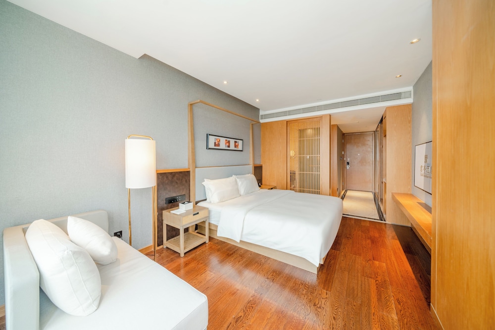 SSAW Boutique hotel Beijing Road & Guiyi Metro Station 24/54