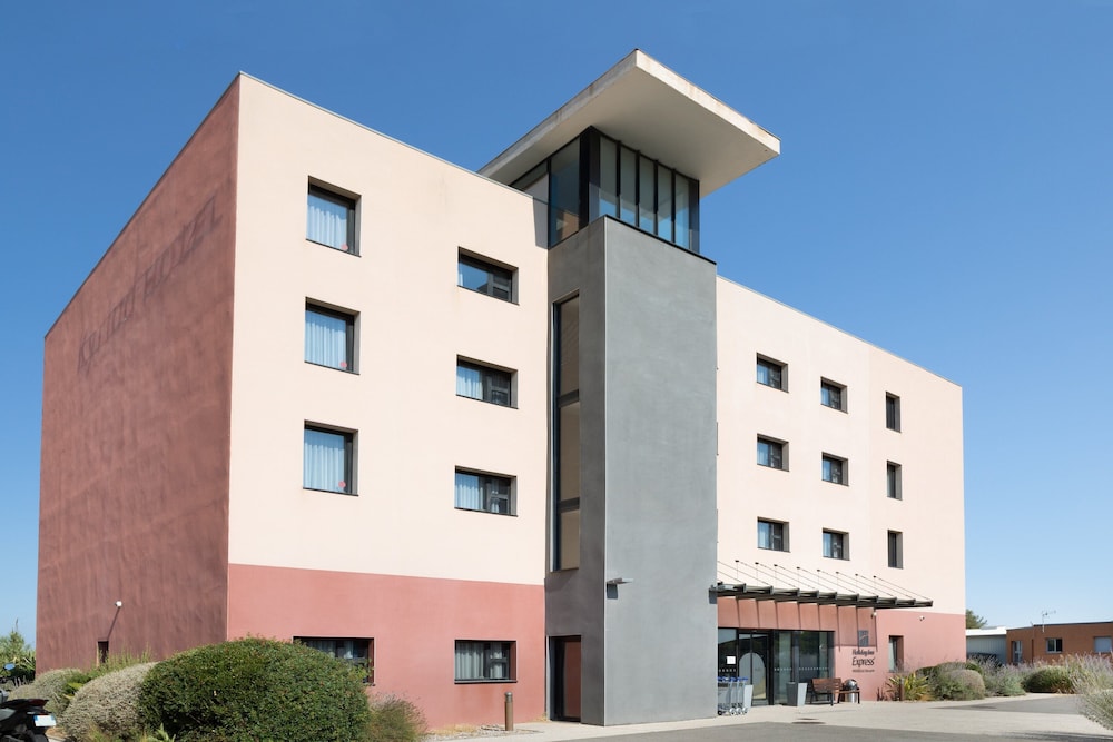 Holiday Inn Express Marseille Airport (ex Kyriad Marseille Provence Airport) 6/35