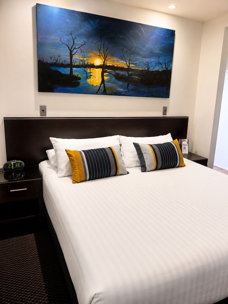 IBIS STYLES BROKEN HILL 22/48