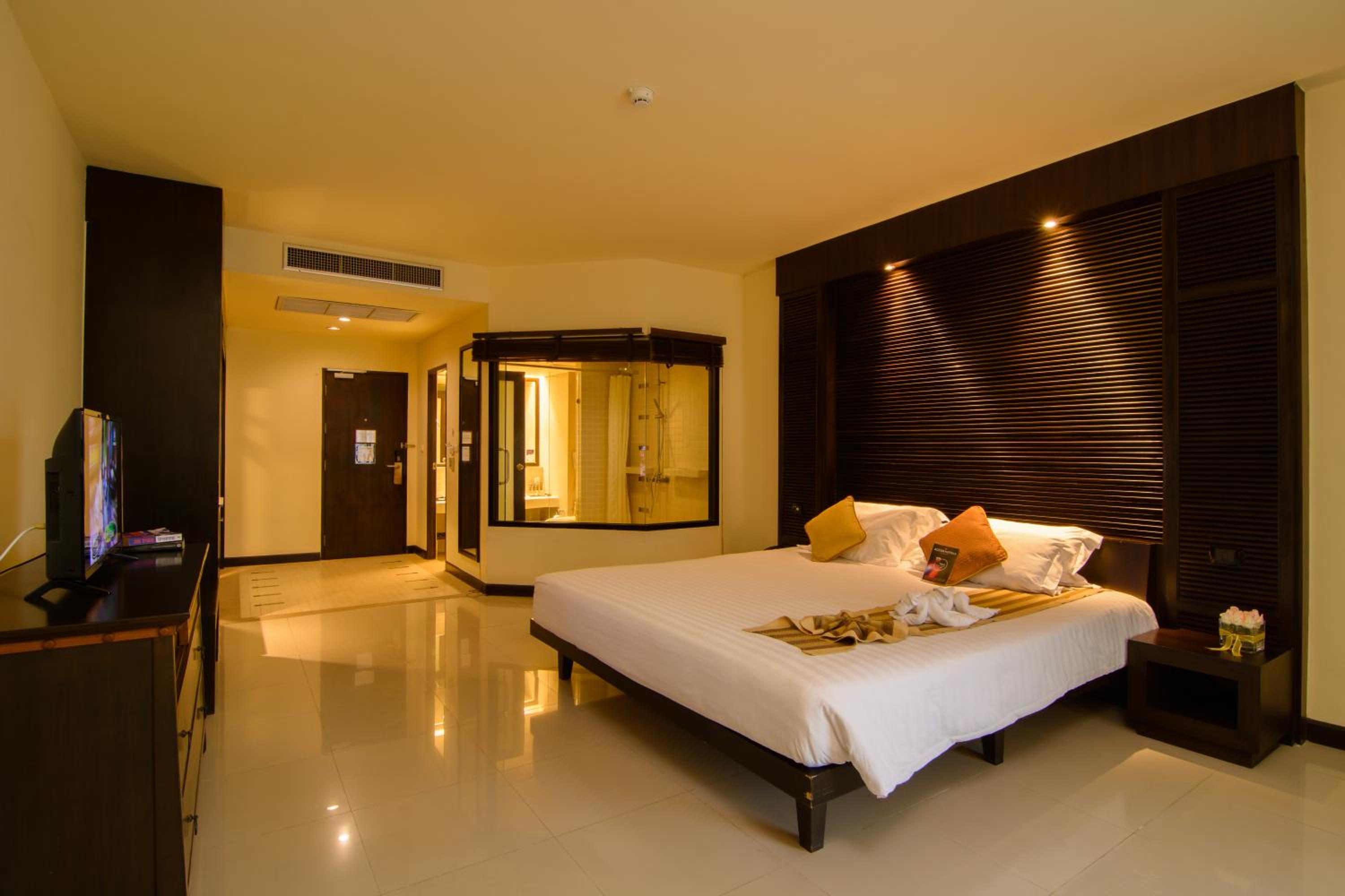 Superior, King Bed, Garden Side