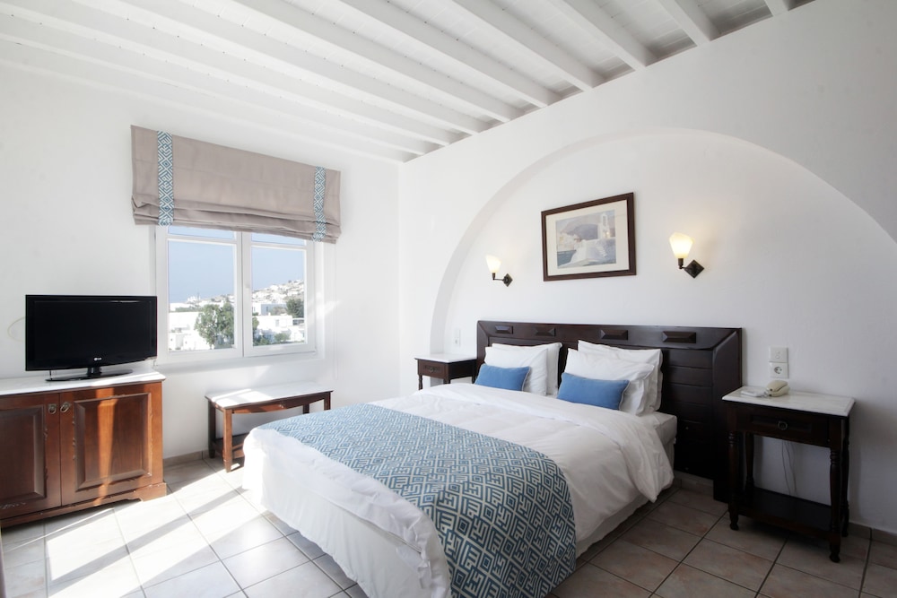 Pelican Bay Art Hotel 17/63