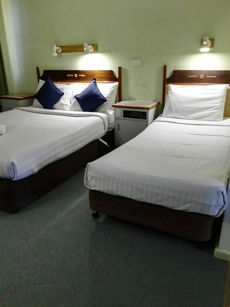 Bushmans Retreat Motor Inn 9/41