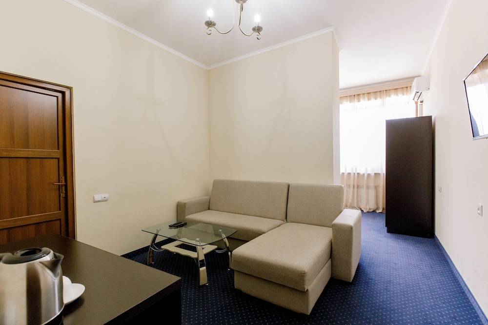Hotel 14th Floor 22/41