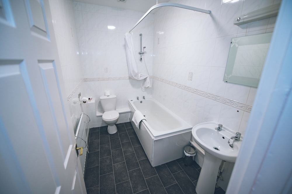 Cwrt Bleddyn Hotel & Spa 42/42