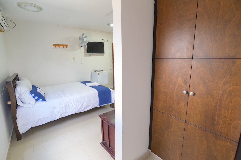 Hotel Aquarius 10/40