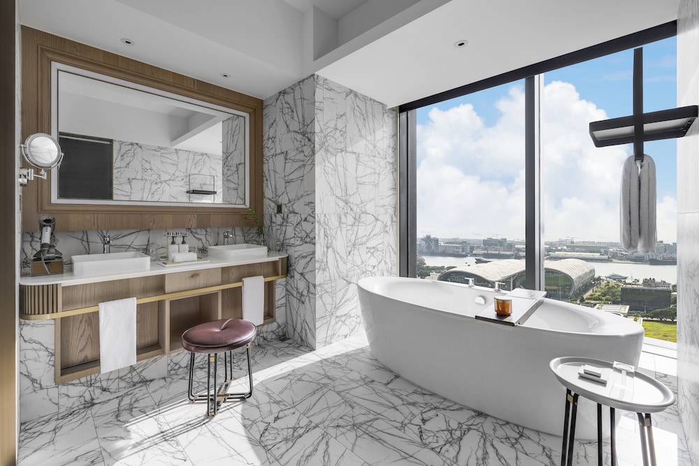 Intercontinental Kaohsiung 30/76