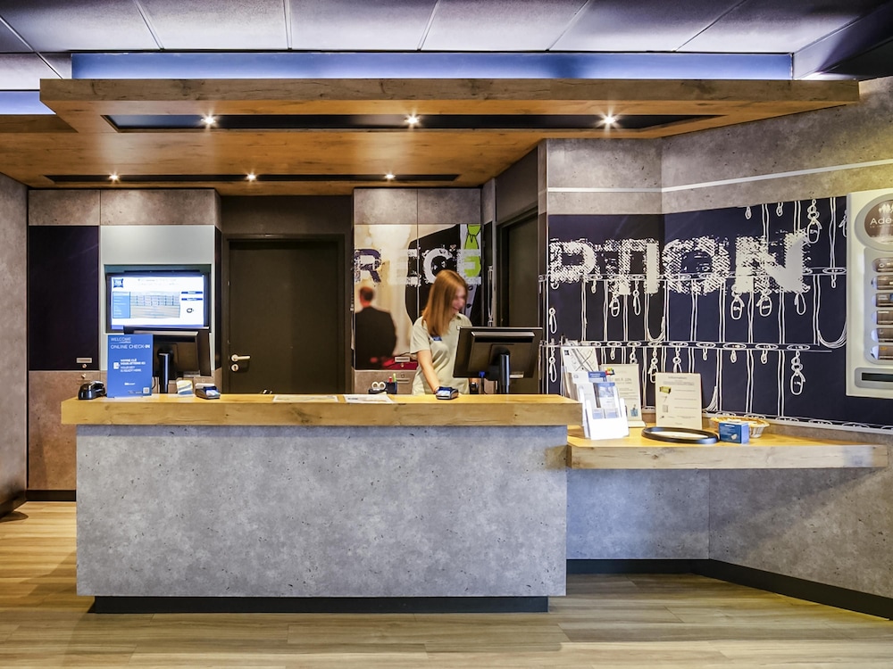 Ibis Budget Courbevoie Paris La Defense 1 6/72
