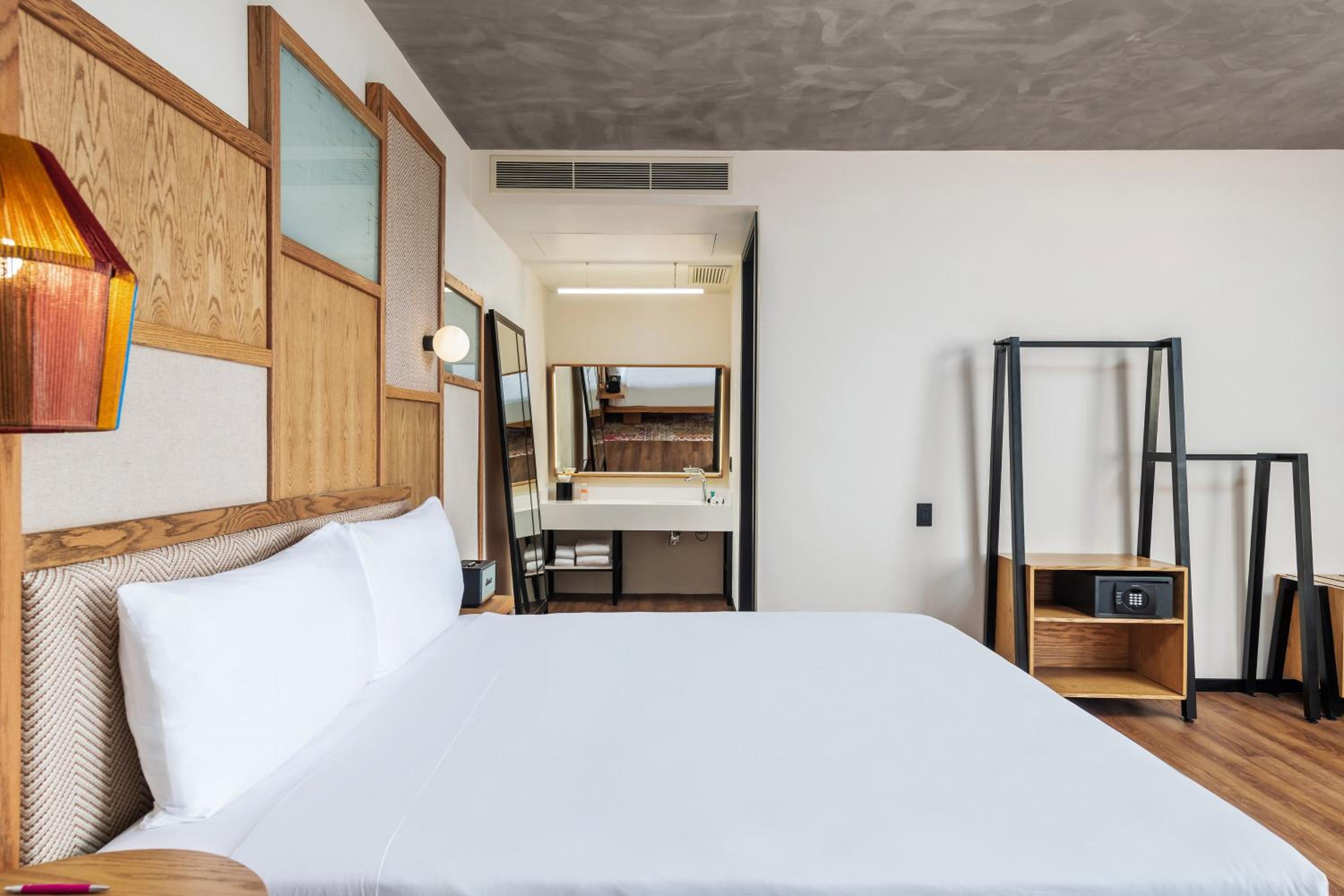 Room, King Bed, City View