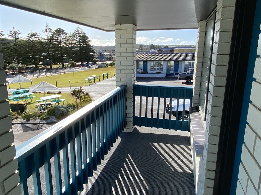 SOUTHERN OCEAN MOTOR INN 9/67