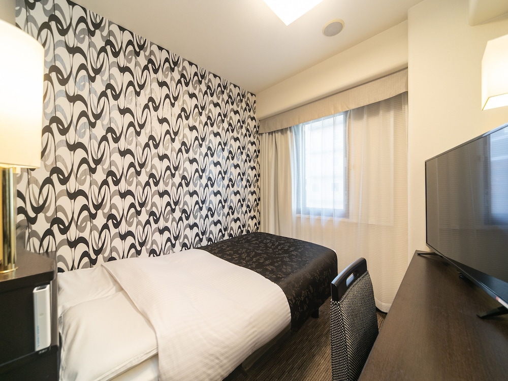 ROOM, SINGLE