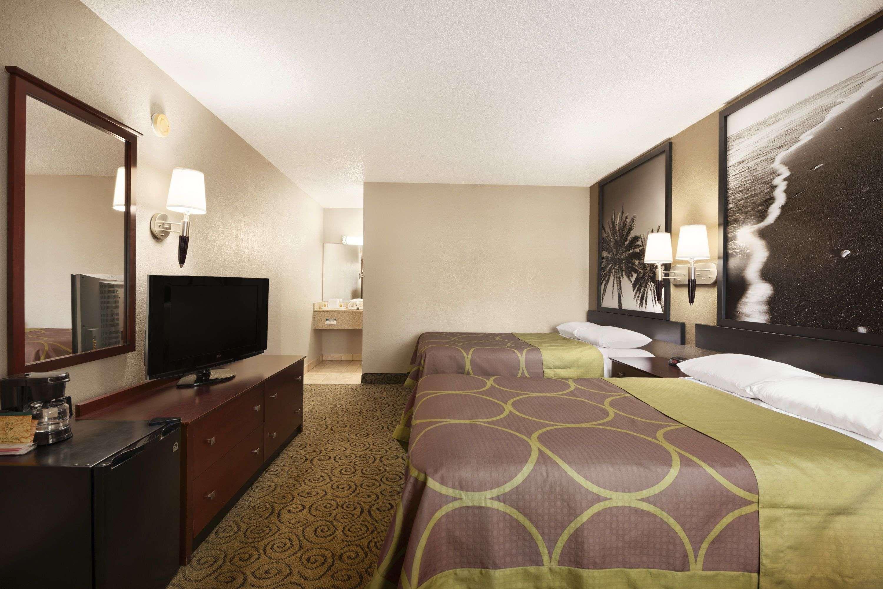 Super 8 by Wyndham Ormond Beach 25/31