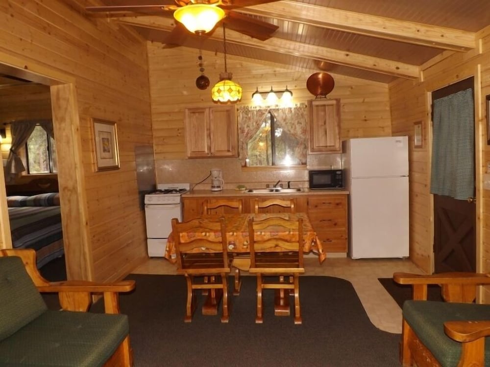 Arizona Mountain Inn and Cabins 35/50