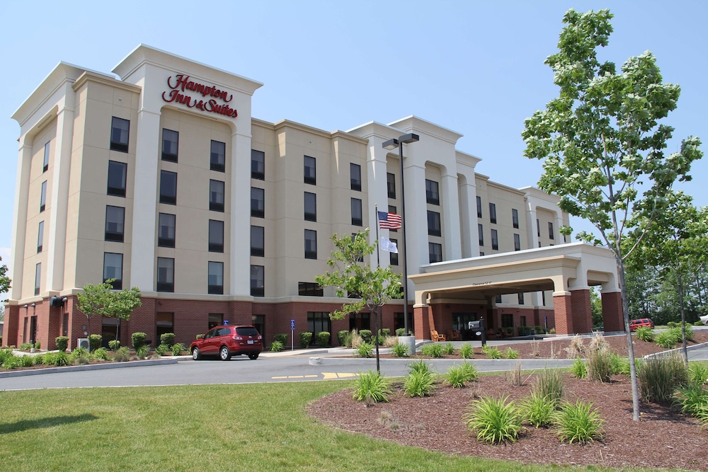 Hampton Inn Suites Plattsburgh 1/47