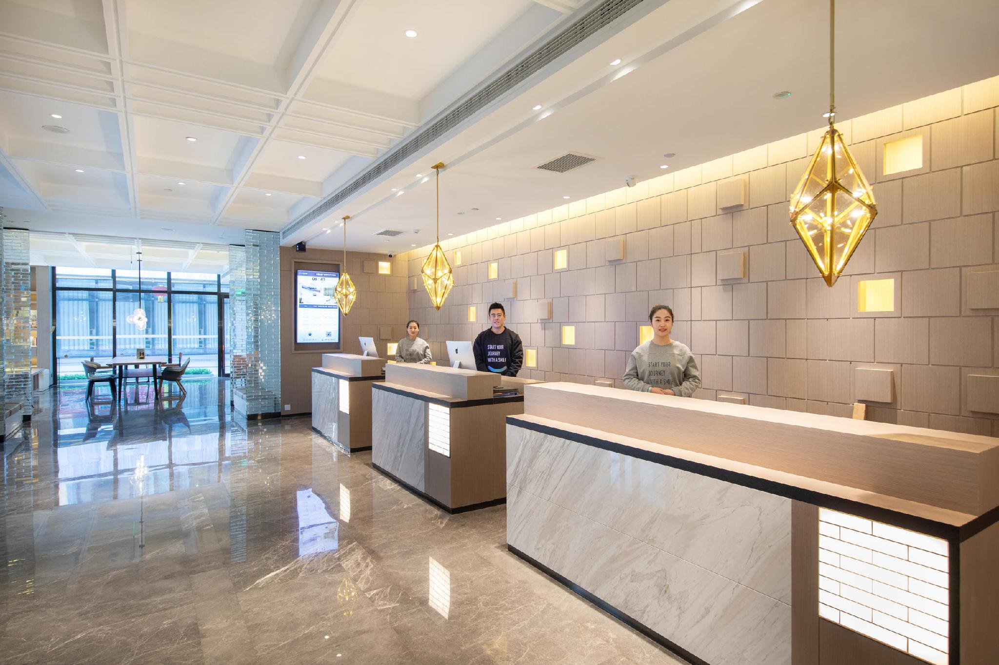 Atour Hotel (Datong Dongxin Plaza high speed railway station) 7/28