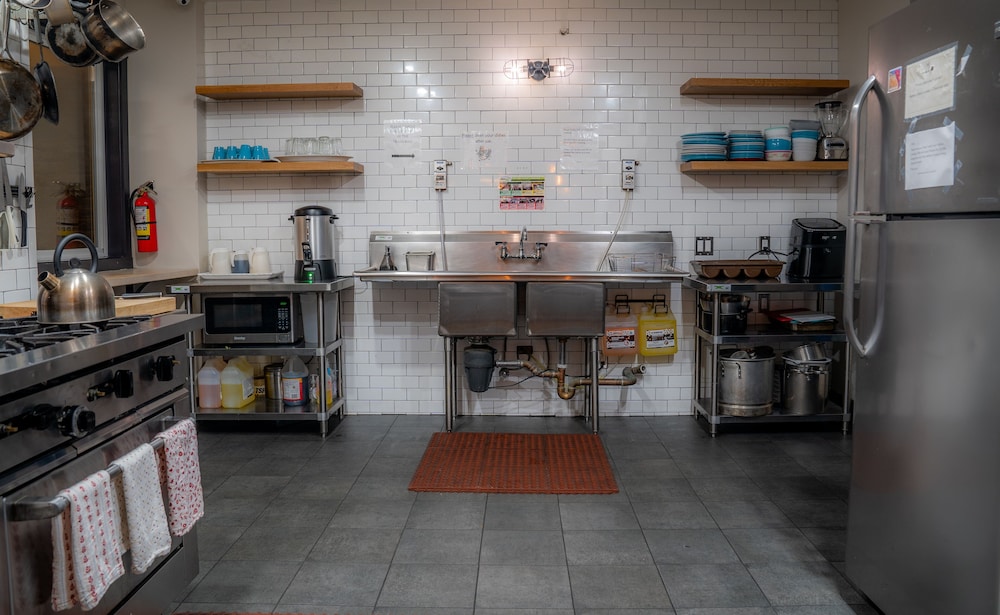 Amsterdam Hostel San Francisco 43/63